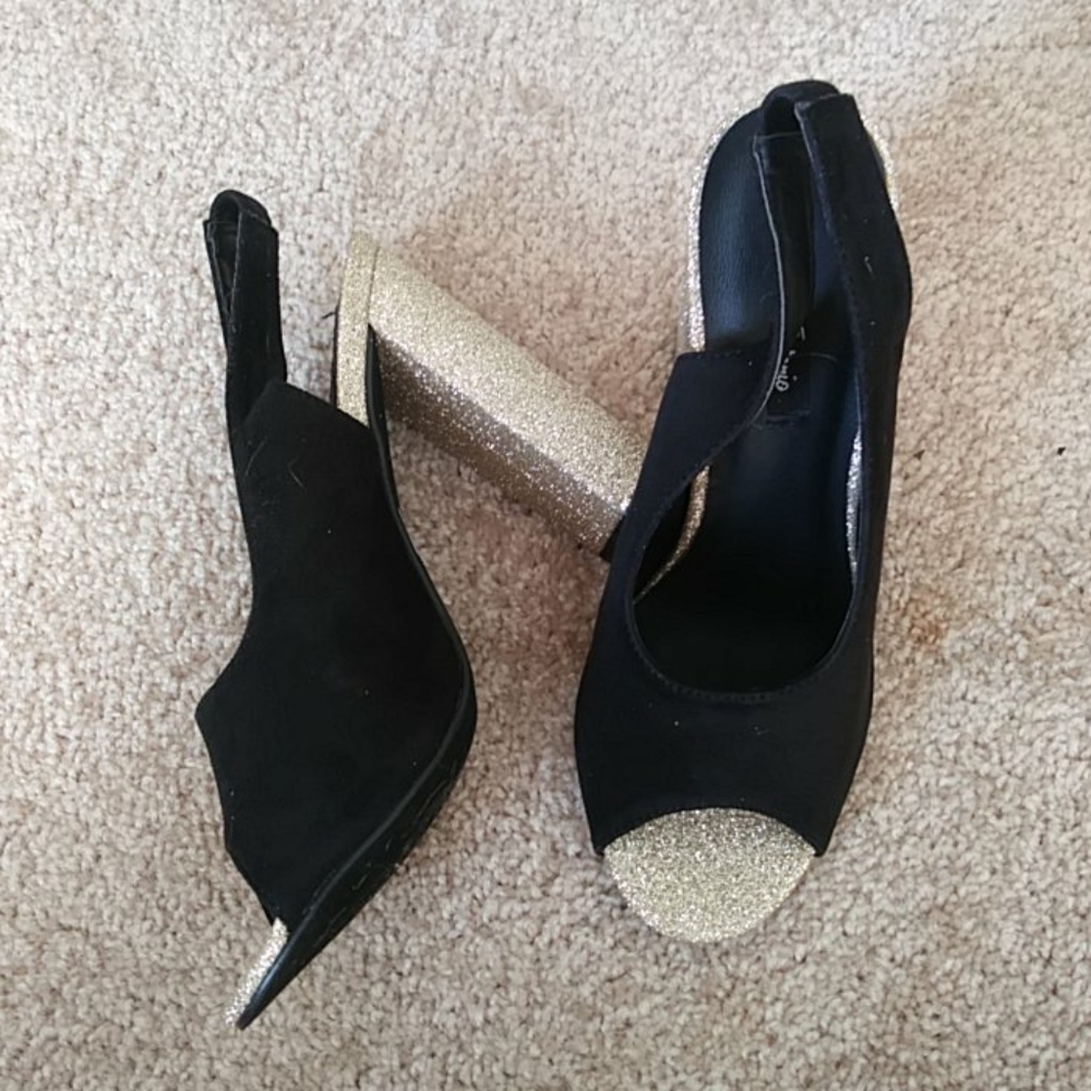 Shoe - Picture 2 of 8